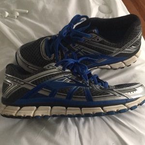 Men’s Brooks GTS17 sneakers